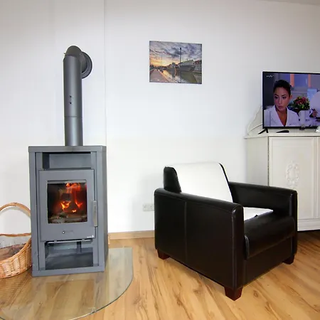 Achtern De Heeg In Ueckermuende, Cleaning Included Apartment